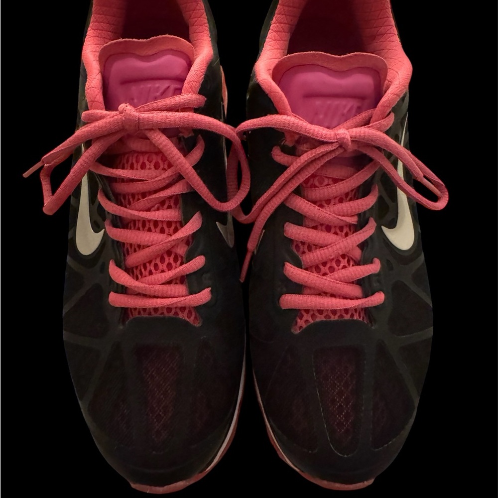 Nike Women's Black and Pink Athletic Shoes
